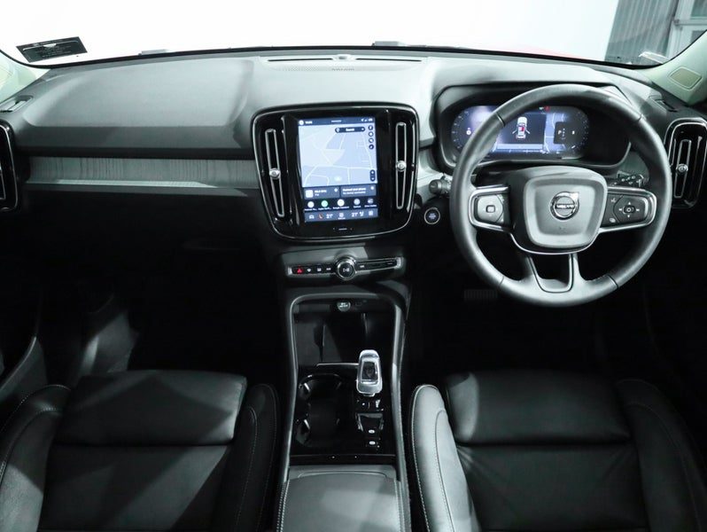 2023 Volvo XC40 B5 Ultimate Dark 183kW AWD, photo 3