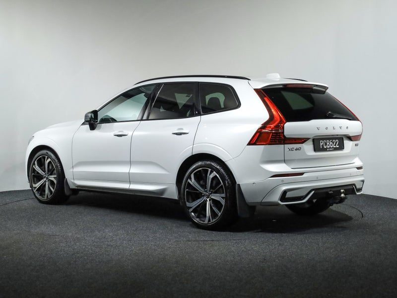 2022 Volvo XC60 B6 AWD R-DESIGN, photo 2