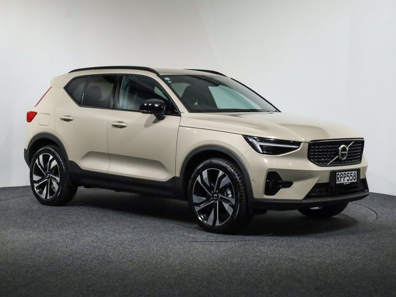 2026 Volvo XC40 B4 ULTRA DARK AWD