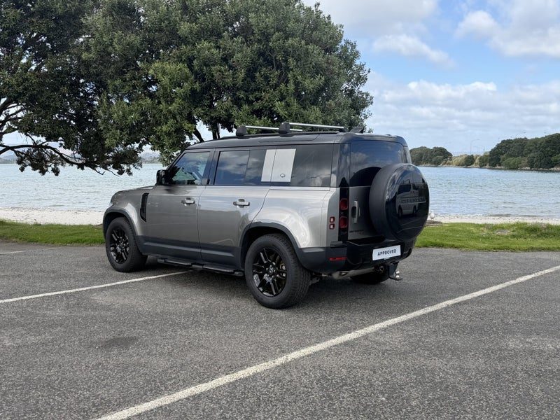 2022 Land Rover Defender 110 D300 SE, photo 2