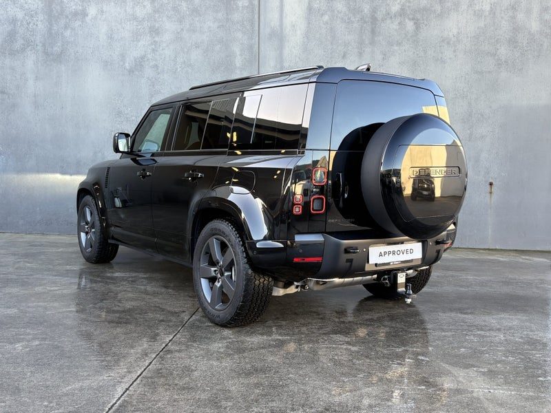 2026 Land Rover Defender 110 P300e X-Dynamic SE, photo 3