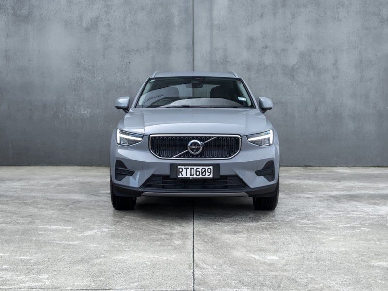 2026 Volvo XC40 B4 FWD PLUS, photo 2