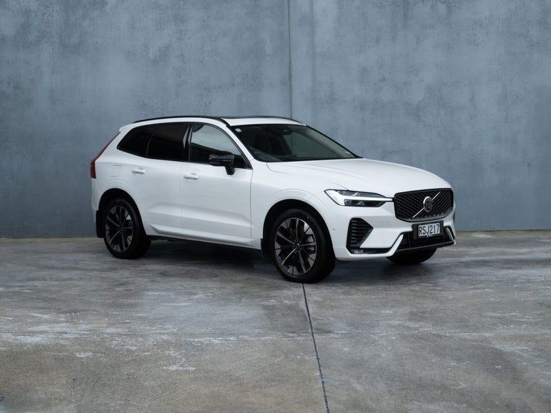 2025 Volvo XC60 B5 Ultra Dark 2.0P