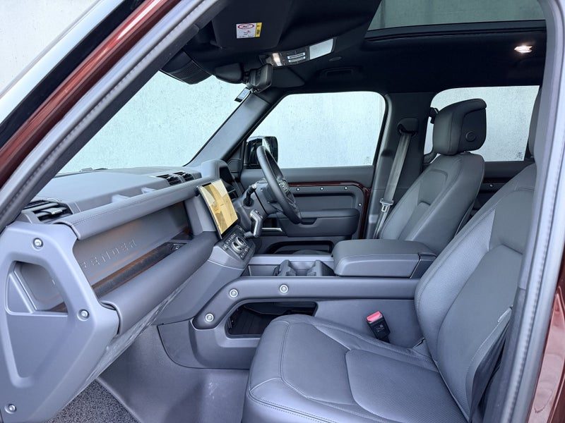 2026 Land Rover Defender 130 D350 X-Dynamic HSE, photo 3