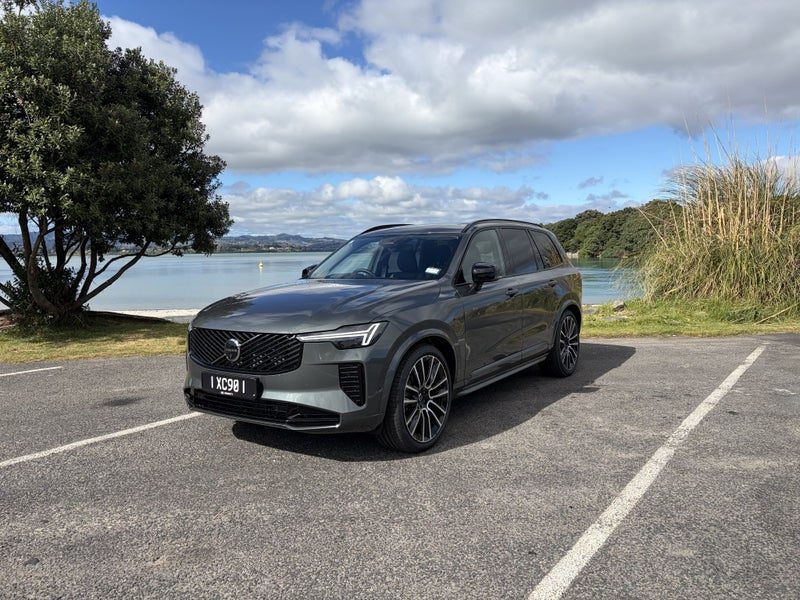 2026 Volvo XC90 B5 AWD ULTRA DARK, photo 3