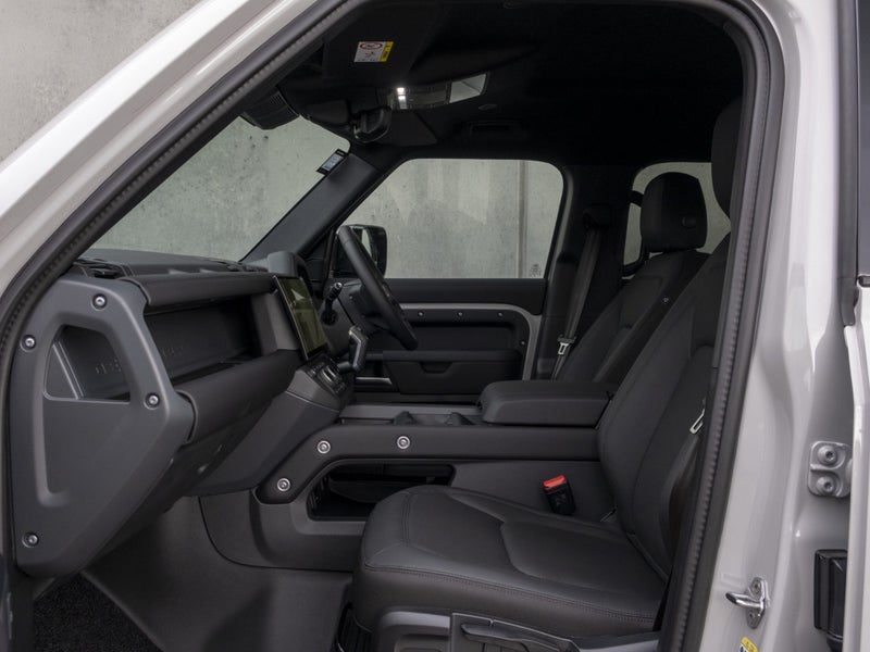 2026 Land Rover Defender 110 D250 S, photo 3