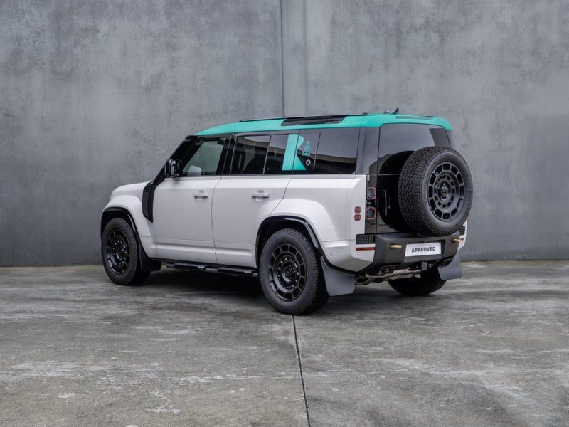 2026 Land Rover Defender 110 P635 OCTA, photo 2