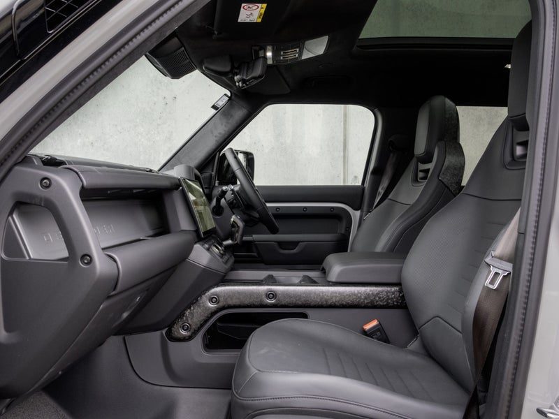 2026 Land Rover Defender 110 P635 OCTA, photo 3