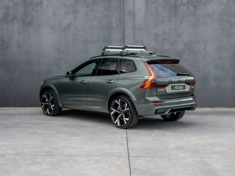 2026 Volvo XC60 B5 AWD ULTRA DARK, photo 2