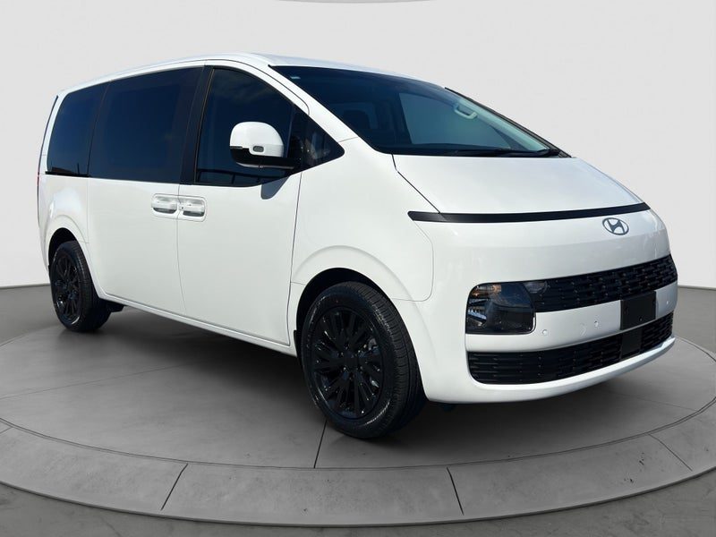 2026 Hyundai Staria LOAD HYBRID - CREAMY WHITE, main photo
