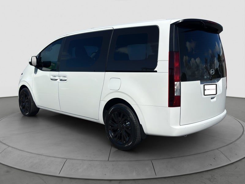 2026 Hyundai Staria LOAD HYBRID - CREAMY WHITE, photo 2