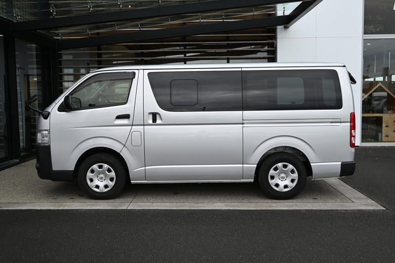 2020 Toyota Hiace DX 2.0 Petrol RWD Van, photo 3