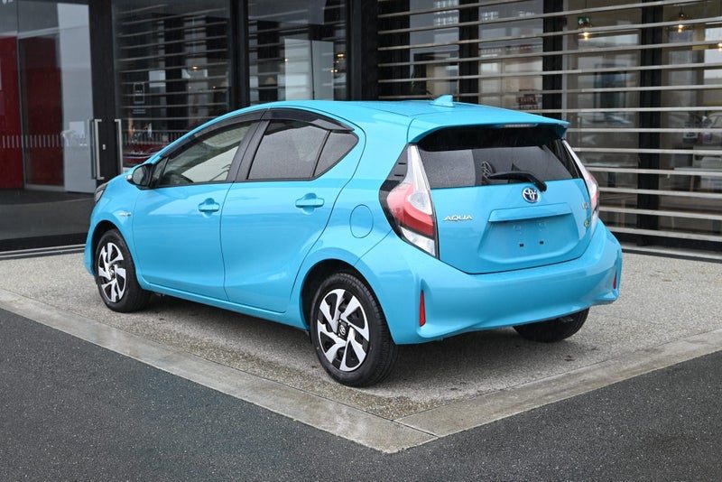 2017 Toyota Aqua 1.5 Petrol Hybrid G FWD Hatchback, photo 2
