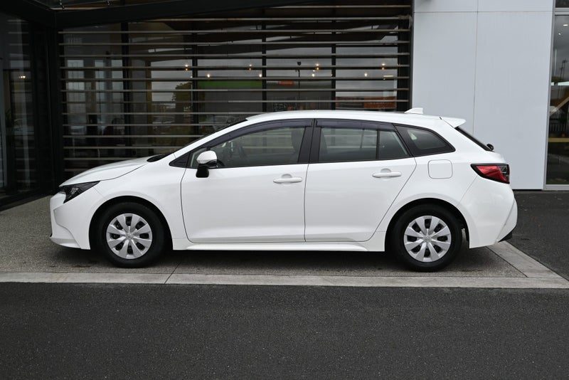2021 Toyota Corolla Touring, photo 3