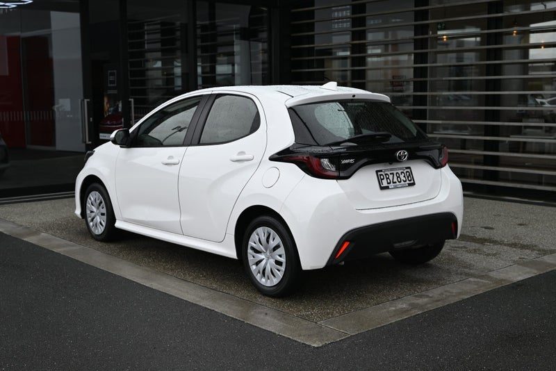 2022 Toyota Yaris GX 1.5 Petrol FWD Hatchback, photo 2