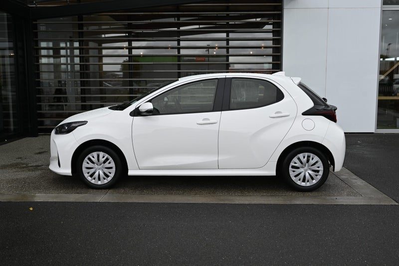 2022 Toyota Yaris GX 1.5 Petrol FWD Hatchback, photo 3