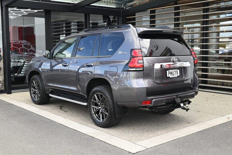 2022 Toyota Land Cruiser Prado VX, photo 2
