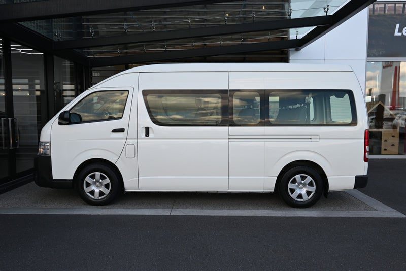 2019 Toyota Hiace 12 Seater Minibus, photo 3