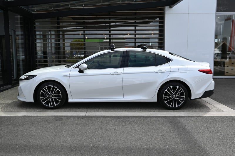 2025 Toyota Camry ZR 2.5 Petrol Hybrid FWD Sedan, photo 3