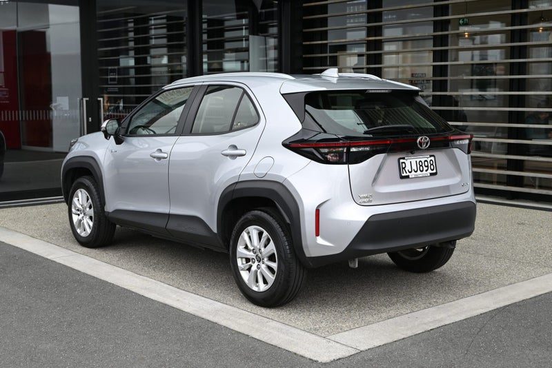 2025 Toyota Yaris GX 1.5 Petrol Hybrid FWD SUV, photo 2