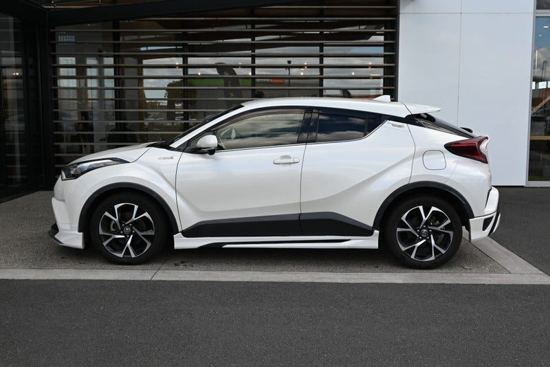 2018 Toyota C-HR 1.8 Petrol Hybrid FWD SUV, photo 3