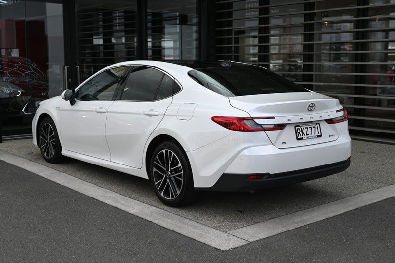 2025 Toyota Camry ZR 2.5 Petrol Hybrid FWD Sedan, photo 2