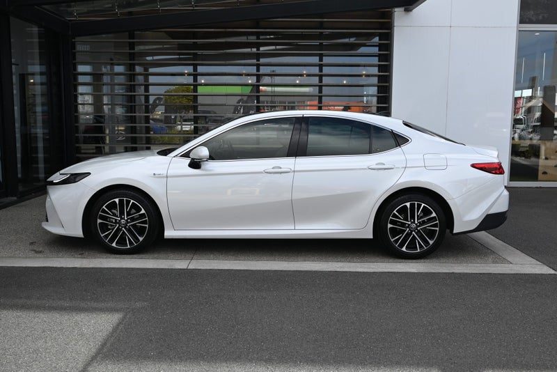 2025 Toyota Camry ZR 2.5 Petrol Hybrid FWD Sedan, photo 3