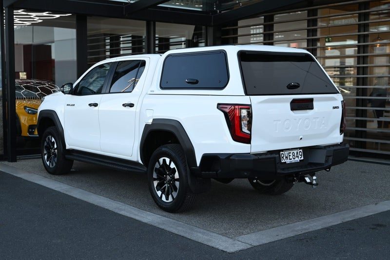 2026 Toyota Hilux SR5 2.8 Diesel Turbo 6MT 4WD Ute, photo 2