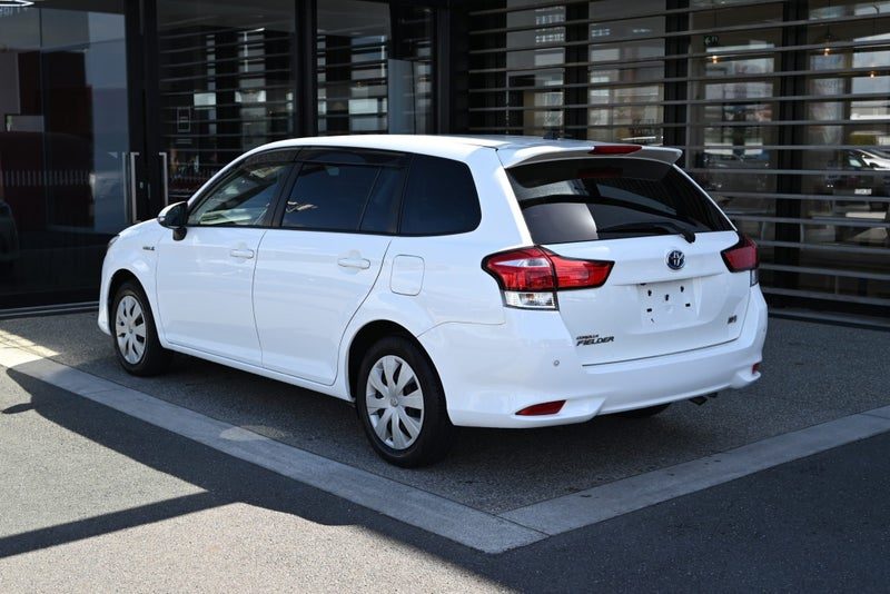 2016 Toyota Corolla Fielder, photo 2