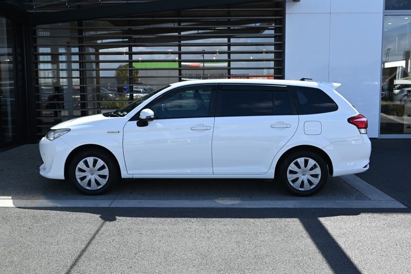 2016 Toyota Corolla Fielder, photo 3