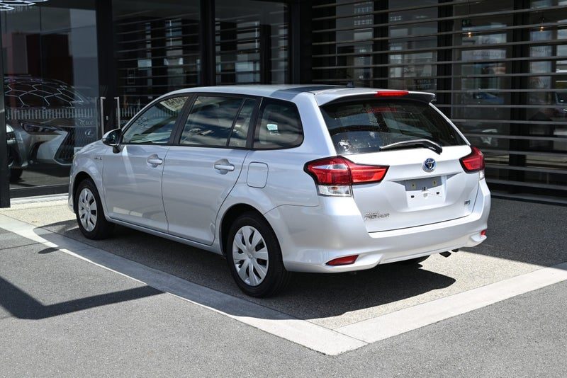 2017 Toyota Corolla Fielder, photo 2