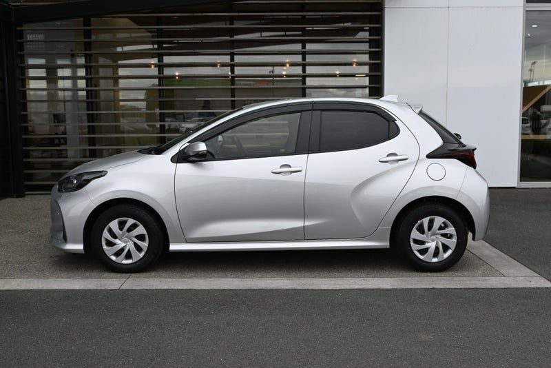 2021 Toyota Yaris X, photo 3