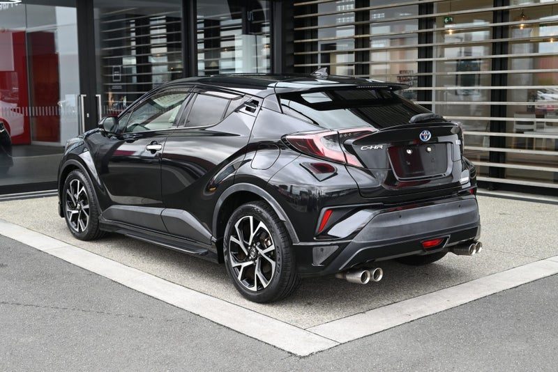 2018 Toyota C-HR 1.8 Petrol Hybrid G FWD SUV, photo 2