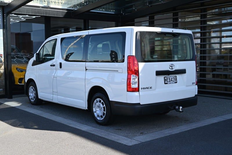 2019 Toyota Hiace ZR, photo 2