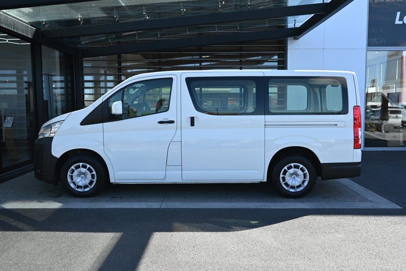2019 Toyota Hiace ZR, photo 3
