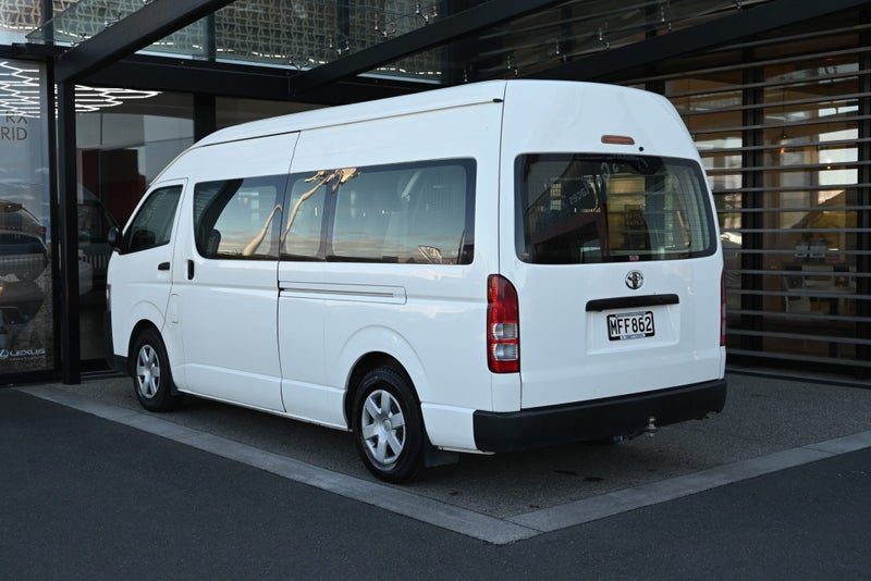 2019 Toyota Hiace 12 Seater Minibus, photo 2