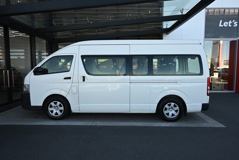 2019 Toyota Hiace 12 Seater Minibus, photo 3
