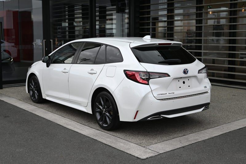 2021 Toyota Corolla Touring, photo 2