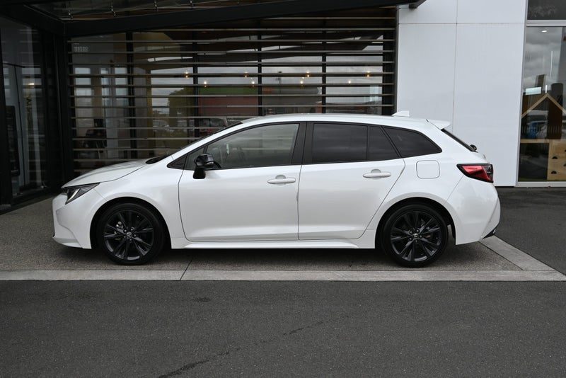 2021 Toyota Corolla Touring, photo 3