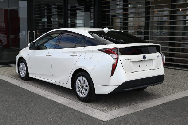 2017 Toyota Prius S, photo 2