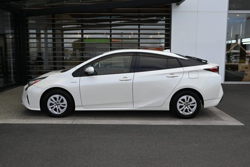 2017 Toyota Prius S, photo 3