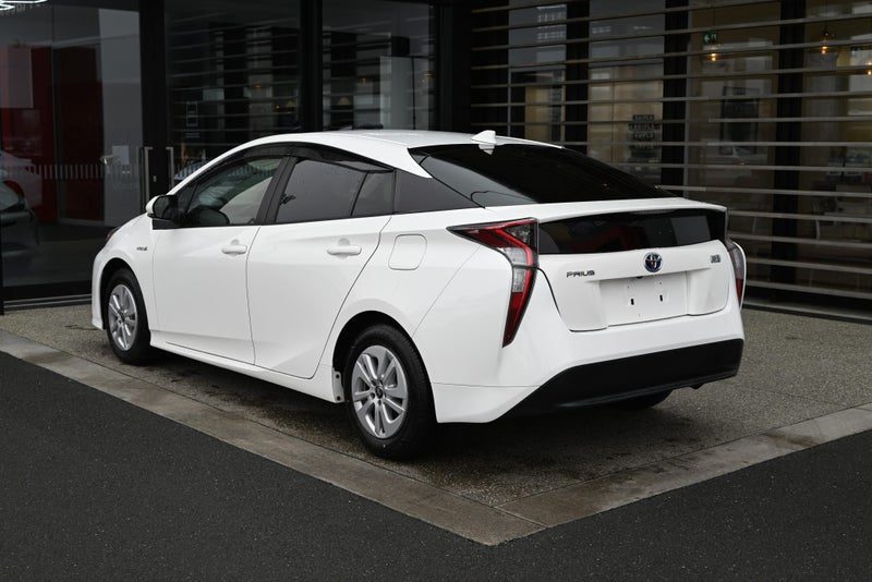 2018 Toyota Prius E, photo 2