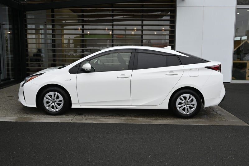 2018 Toyota Prius E, photo 3