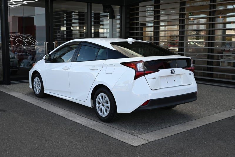 2020 Toyota Prius E, photo 2
