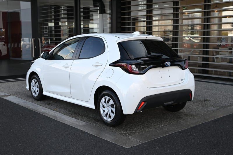2022 Toyota Yaris X, photo 2