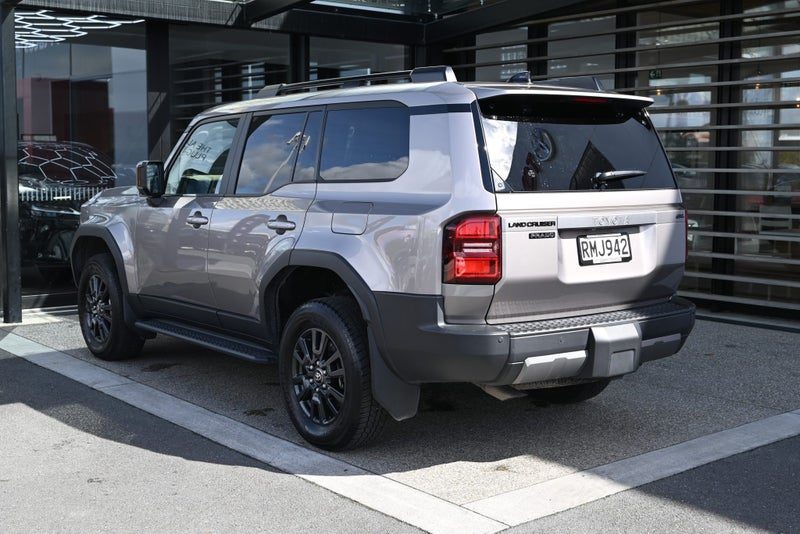 2025 Toyota Land Cruiser Prado GXL, photo 2