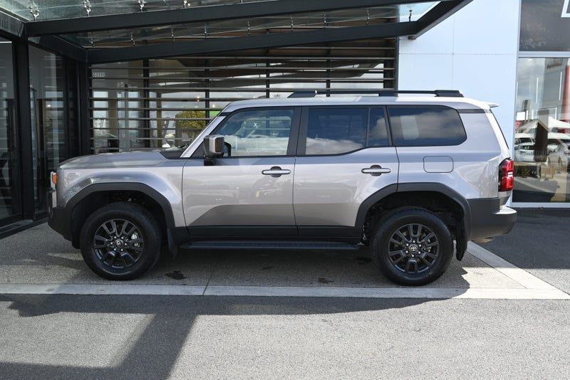 2025 Toyota Land Cruiser Prado GXL, photo 3