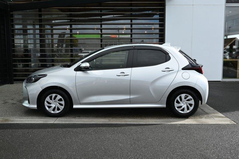 2021 Toyota Yaris X, photo 3