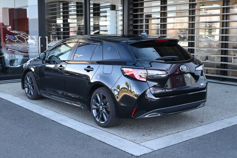 2022 Toyota Corolla Touring, photo 2