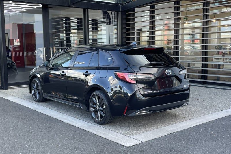 2021 Toyota Corolla Touring, photo 2